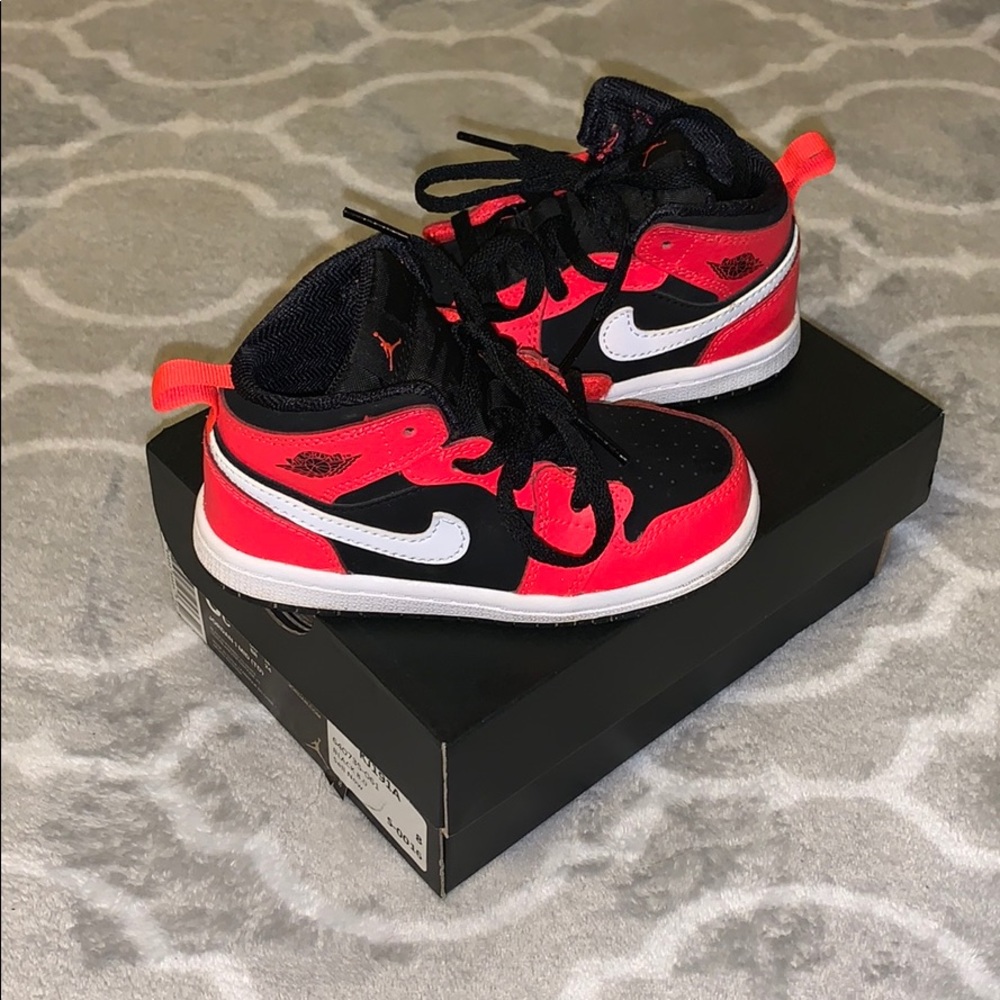 Jordan Mid 1s